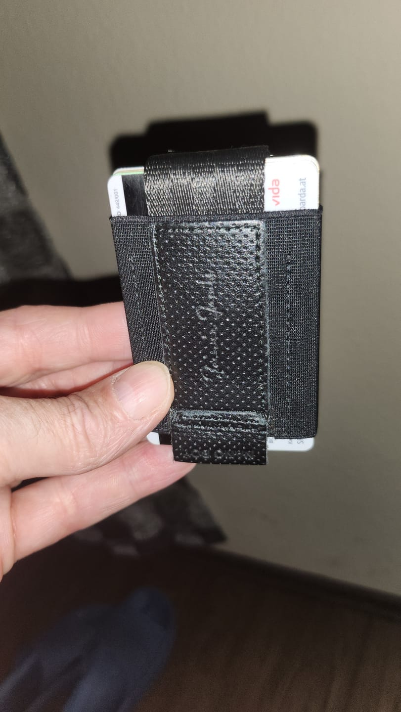 Customer photo review of Nano Boy card holder wallet with small elastic coin pocket