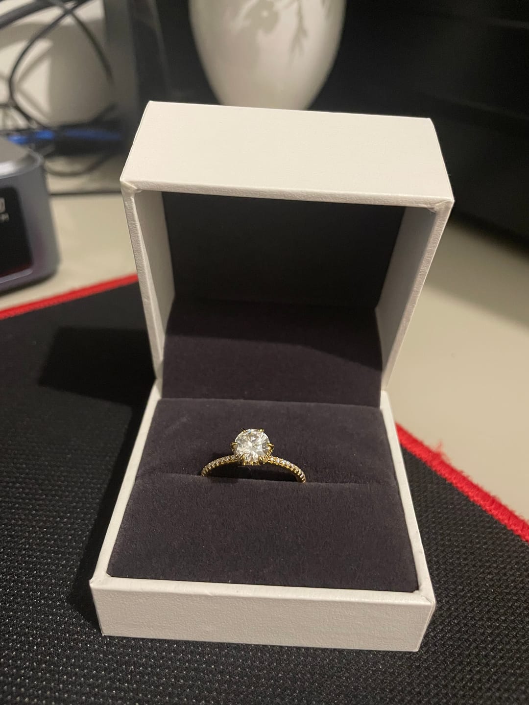 Customer photo review of Anel Solitário Noivado