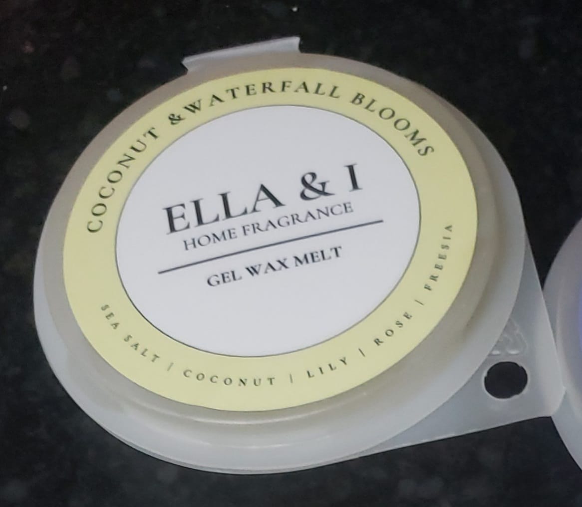 Customer photo review of Coconut & Waterfall Blooms Gel Melt
