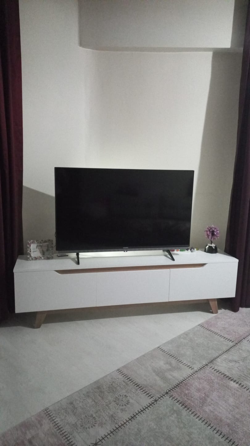 Customer photo review of Rani D1 Tv Ünitesi Modern Ayaklı Tv Sehpası 180 cm  Beyaz - Sepet Ceviz