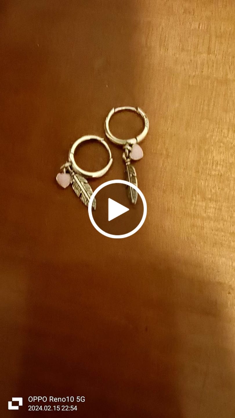 Customer video review of Pendientes Plumas de Amor