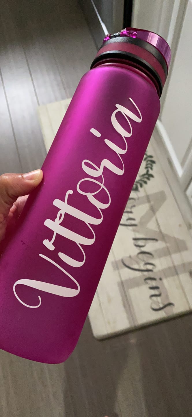 Customer photo review of Cuptify Personalized Fuchsia Gloss 32 oz Water Bottle