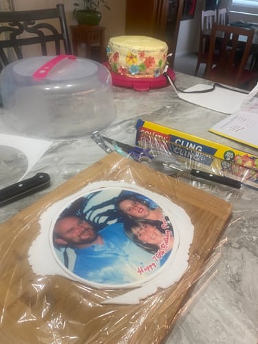 Customer photo review of 20 cm Pre-cut Circle Custom Edible Icing Image