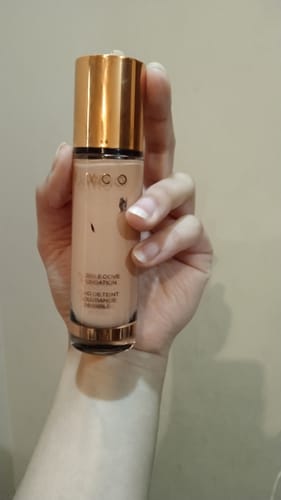 Customer photo review of O.TWO.O INVISIBLE COVER FOUNDATION