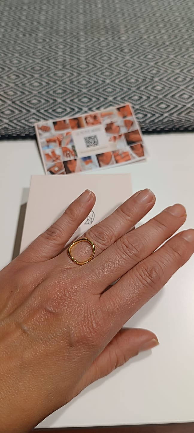 Customer photo review of Anillo Ovali