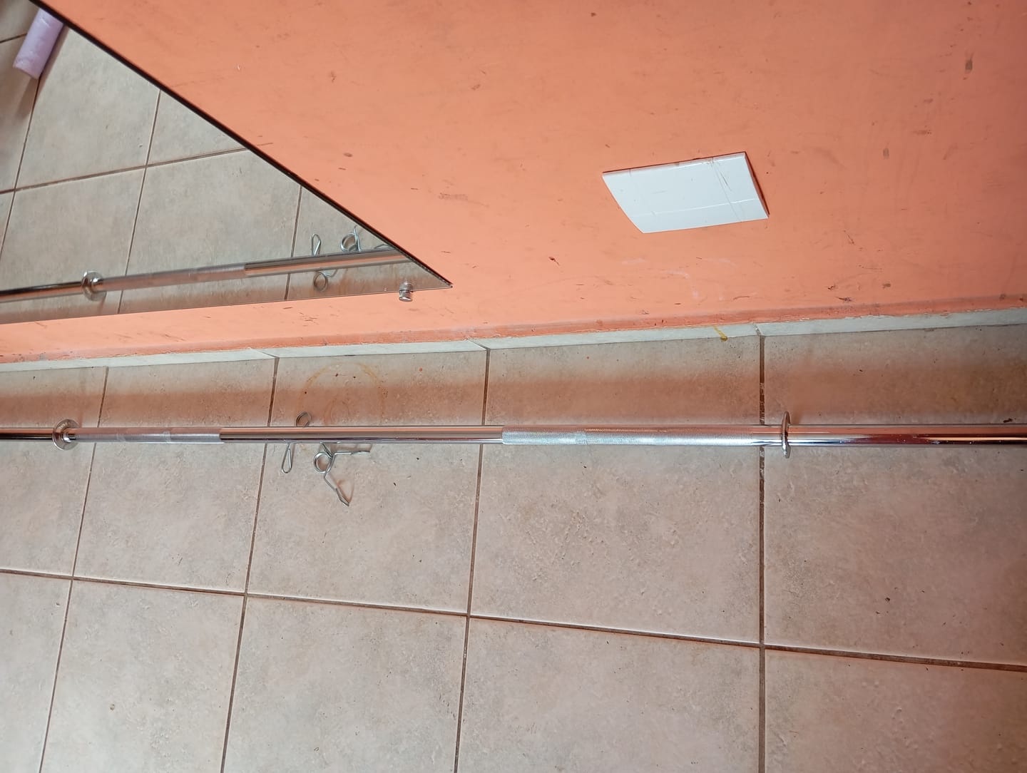 Customer photo review of Barra Reta 2,00M 28,57mm Maciça Cromada Com Presilhas