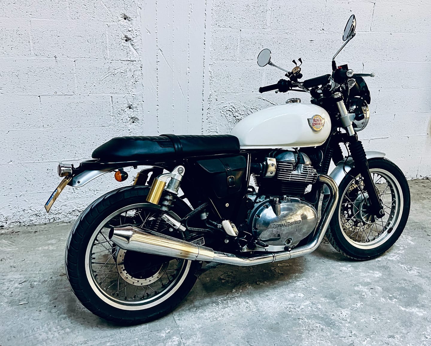 Customer photo review of touring leather seat crafted to fit royal enfield interceptor 650 / gt 650