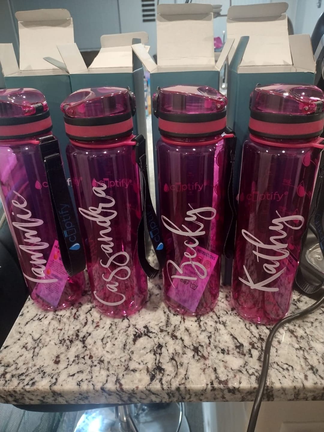Customer photo review of Cuptify Personalized Fuchsia Gloss 32 oz Water Bottle