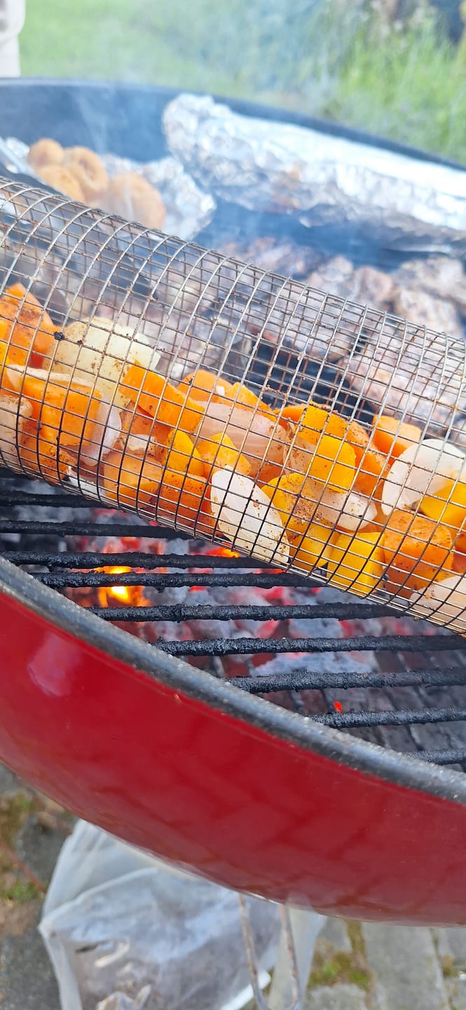 Customer photo review of Rolling Braai Basket