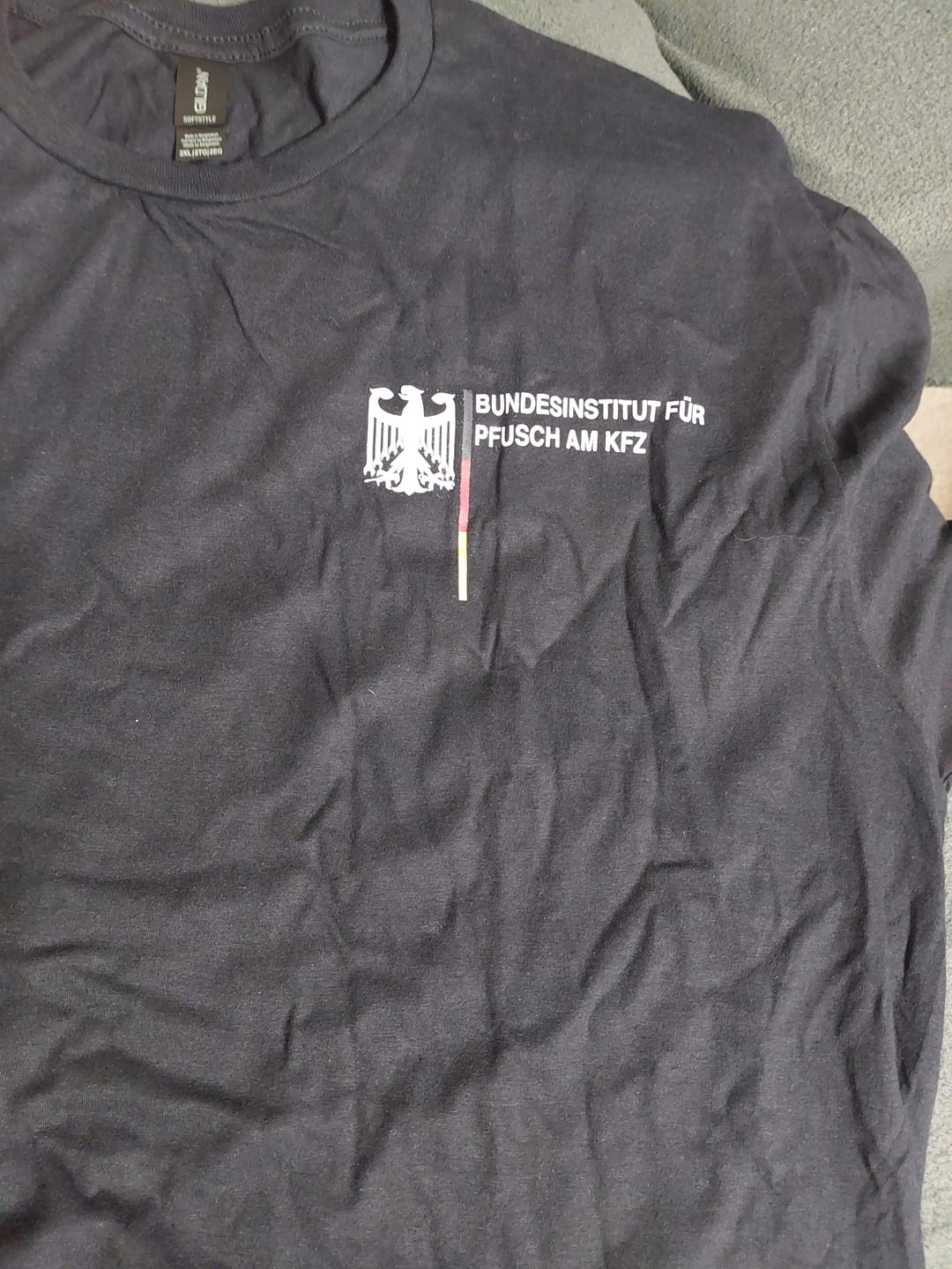 Customer photo review of T-SHIRT Bundesinstitut für Pfusch am KFZ