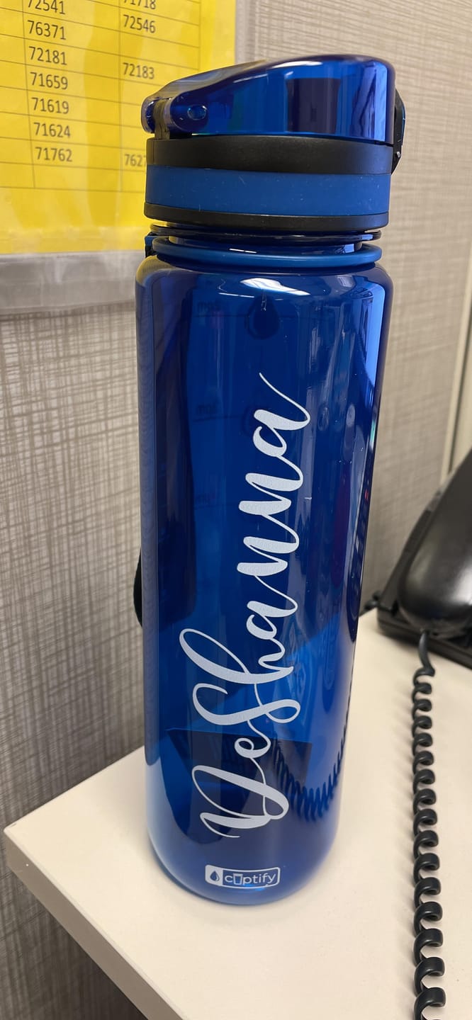 Customer photo review of Cuptify Personalized Blue Gloss 32 oz Water Bottle