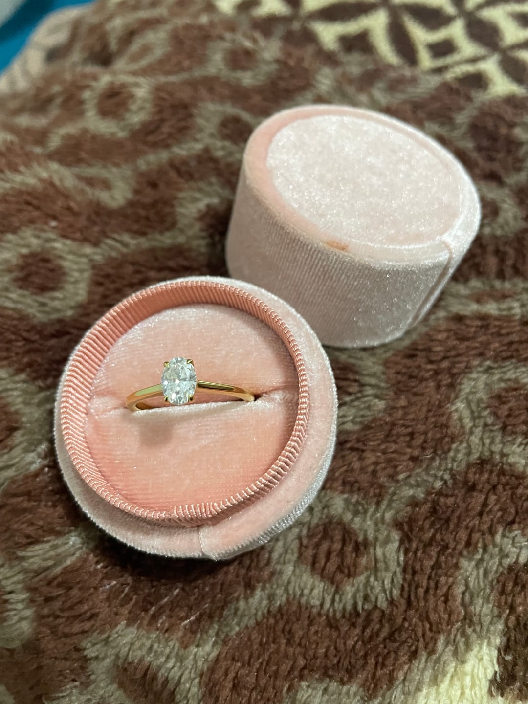 Customer photo review of Anel Solitário Moissanite Oval