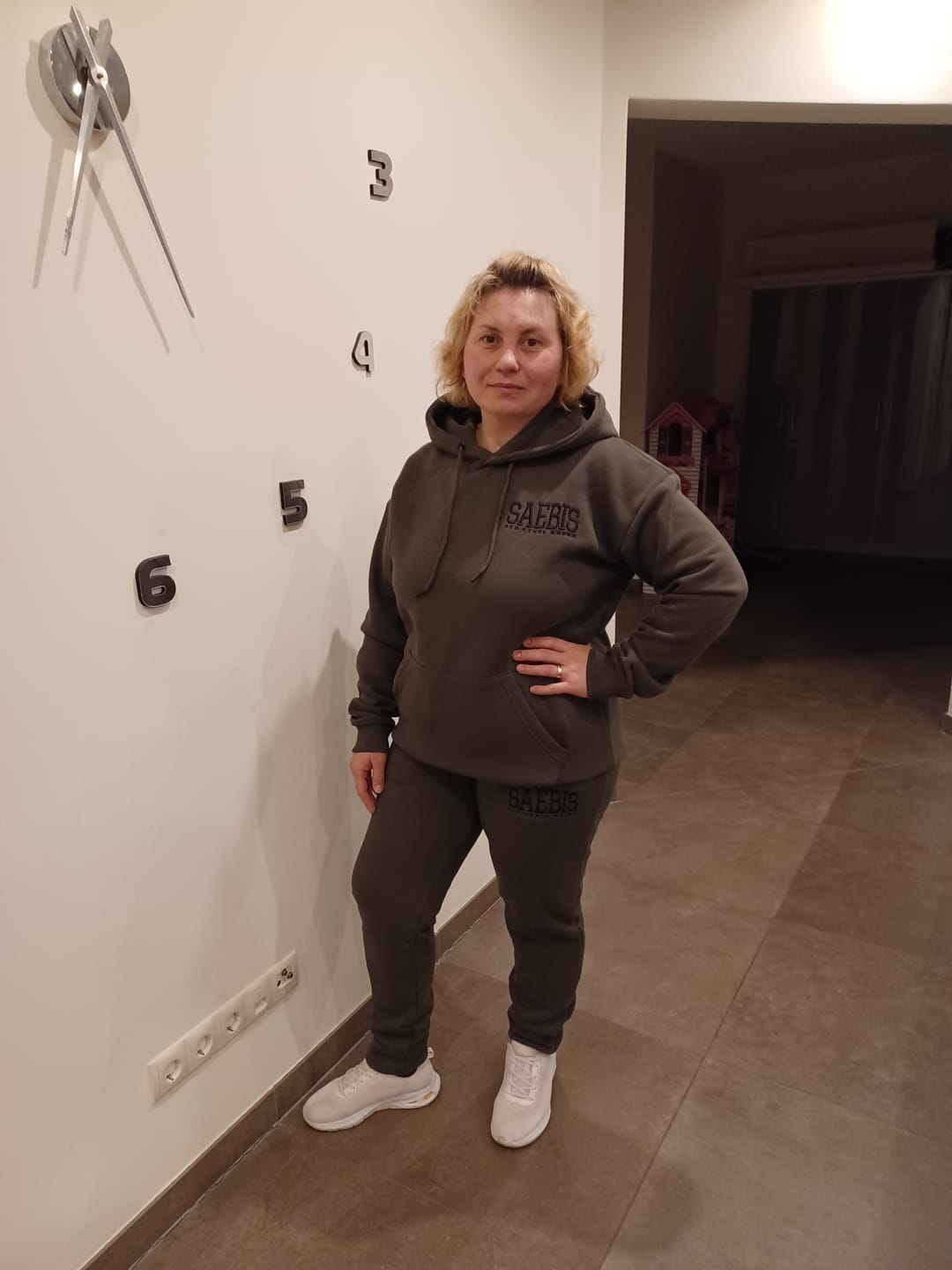 Customer photo review of Lifestyle Damen Jogginghose khaki mit Stickerei by SAEBIS®