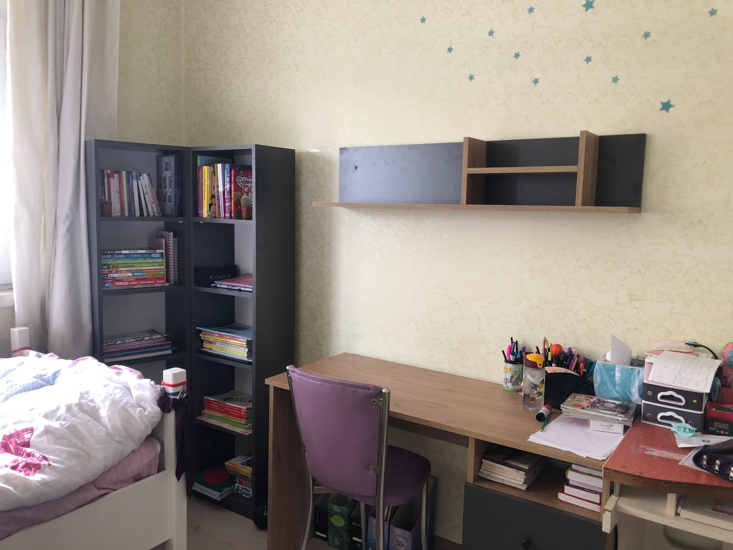 Customer photo review of Rani HC111 Kitaplık 5 Raflı Çalışma Odası Kütüphane Modern Duvar Rafı Antrasit