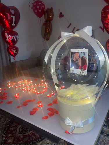 Customer photo review of Personalisierte Valentinstag Ballon Rosenbox mit Foto Geschenk Beige-Weiss