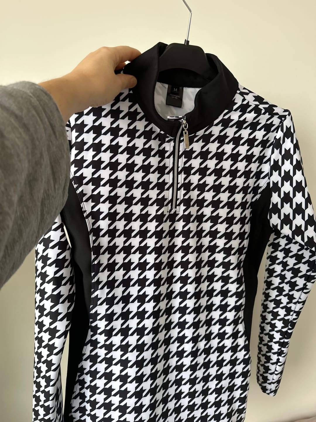 Customer photo review of KYLIE - EQUESTRIAN BASE LAYER LONG SLEEVE | BLACK & WHITE "HOUNDSTOOTH" TECHNICAL STRETCH