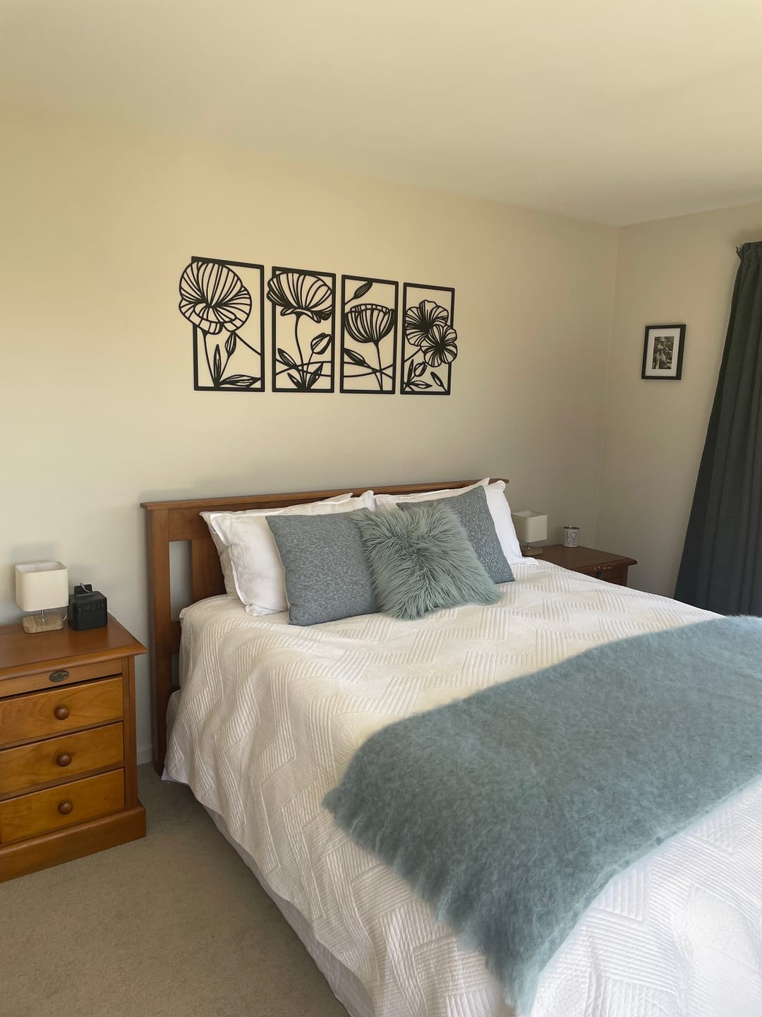 Customer photo review of Four Piece Flower Wall Art Set