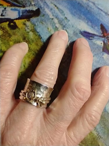 Customer photo review of Fidget Sunflower and Bee Ring Sterling Silver