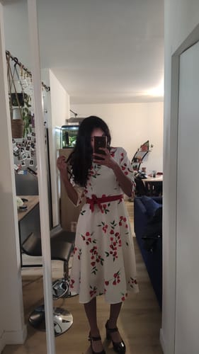 Customer photo review of Robe ceinturée à fleurs beige à demi-manches des années 1950