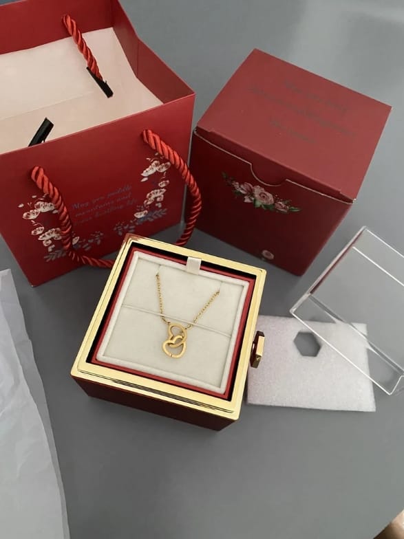 Customer photo review of Engraved Necklace with Eternal Rose Box