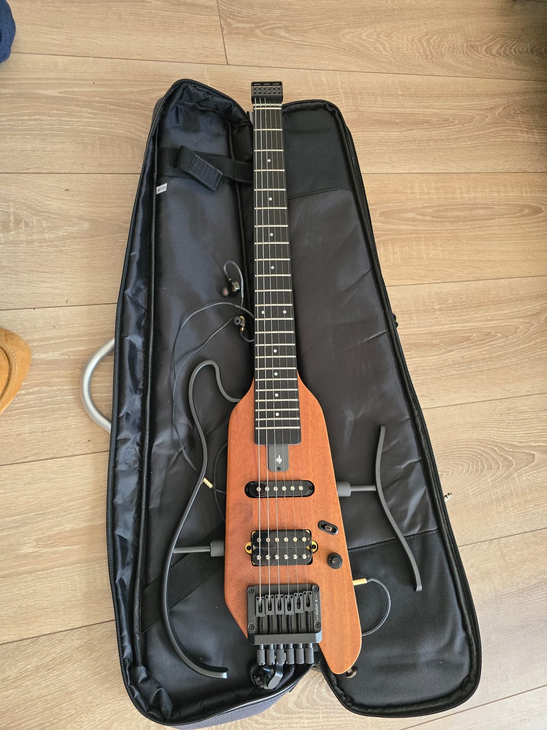 Customer photo review of Donner HUSH-X Guitare électrique guitare de voyage ultra-légère