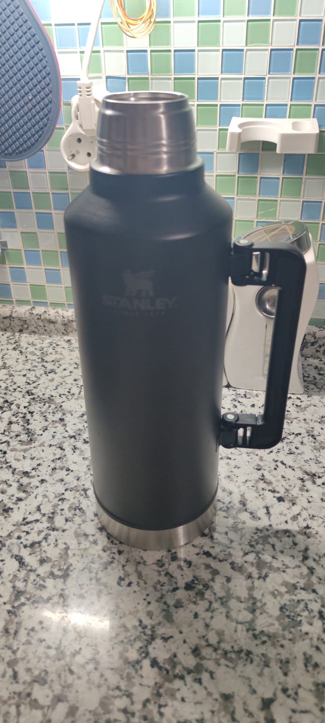 Customer photo review of Stanley Classic Legendary Bottle Siyah 2.3 L