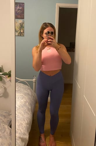 Customer photo review of Luxe Bare V-cut Leggings