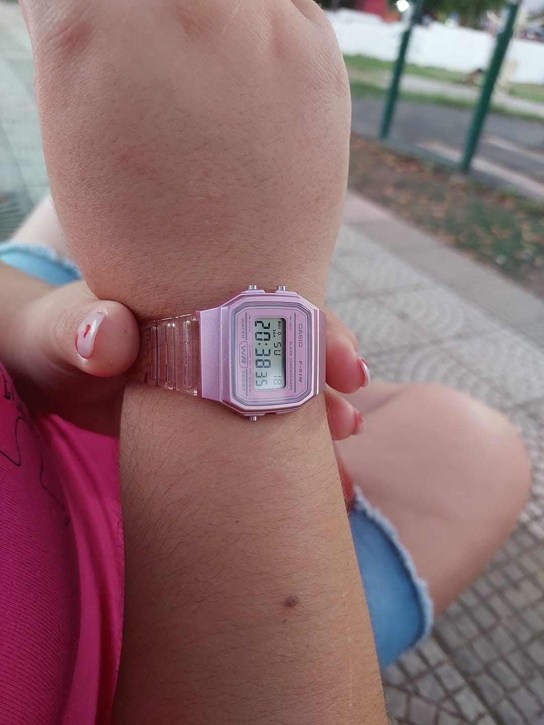 Customer photo review of Reloj Casio Vintage F-91WS-4D Rosado Transparente
