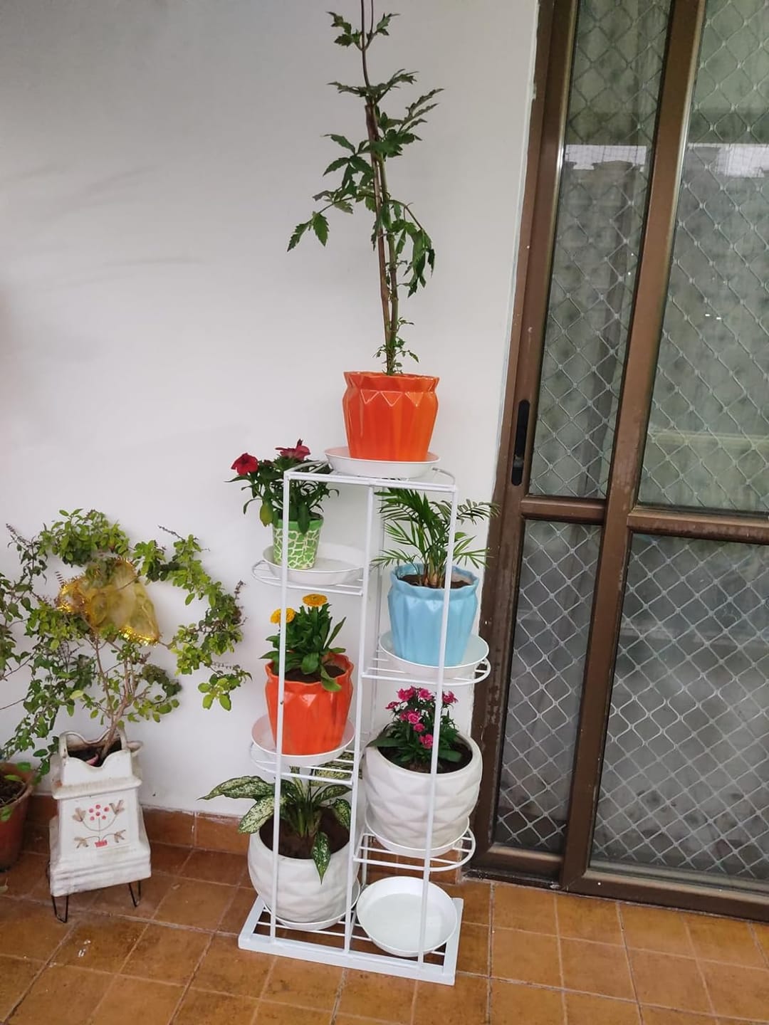 Customer photo review of UnitedCrafts 6 Tier 7 Potted Metal Plant Stand Multiple Shelves