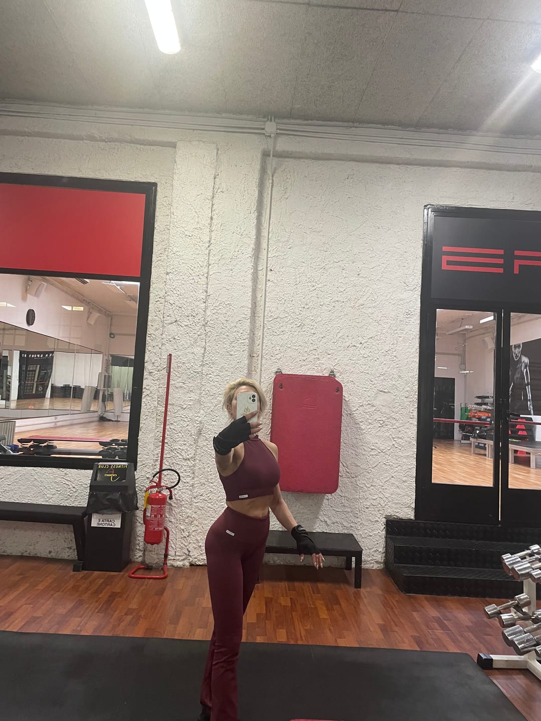 Customer photo review of Leggings a zampa di elefante Merlot
