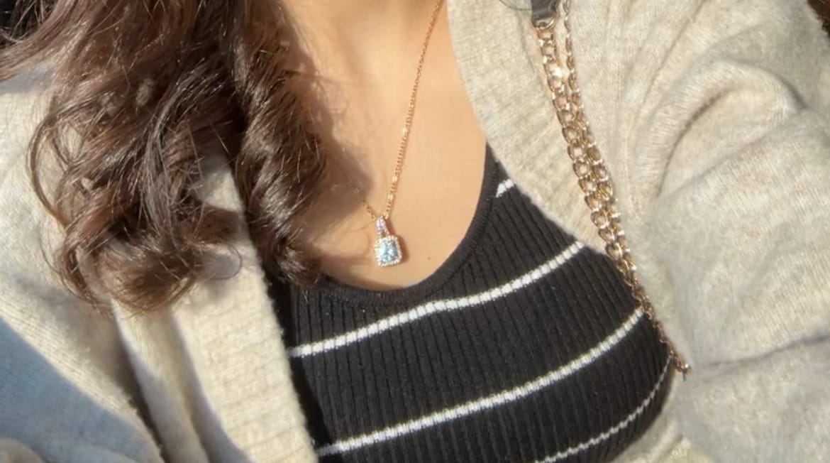 Customer photo review of Viviene Halskette | 18K vergoldet