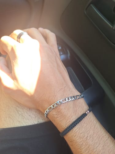 Reseña con foto de un cliente sobre Pulsera Fígaro 5mm