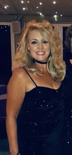 Customer photo review of Stranded 16" One Piece Curly Clip-in Hair Extension