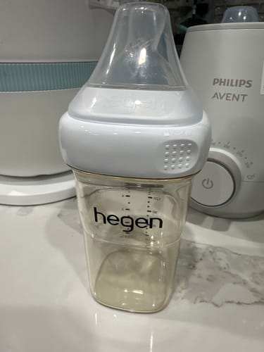 Customer photo review of Hegen PCTO™ 240ml/8oz Feeding Bottle PPSU, 2-Pack with 2 x Medium Flow Nipple (3 to 6 months)
