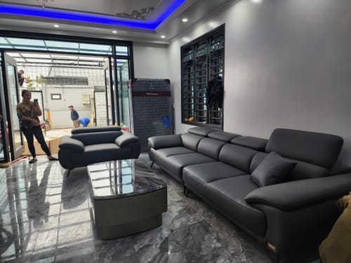 Customer photo review of PERRY - Sofa văng da 3 chỗ tựa gật gù