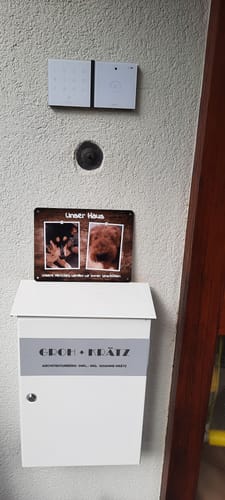 Customer photo review of Hunde-Türschild mit Foto & Wunschtext (UV- UND WETTERFEST)