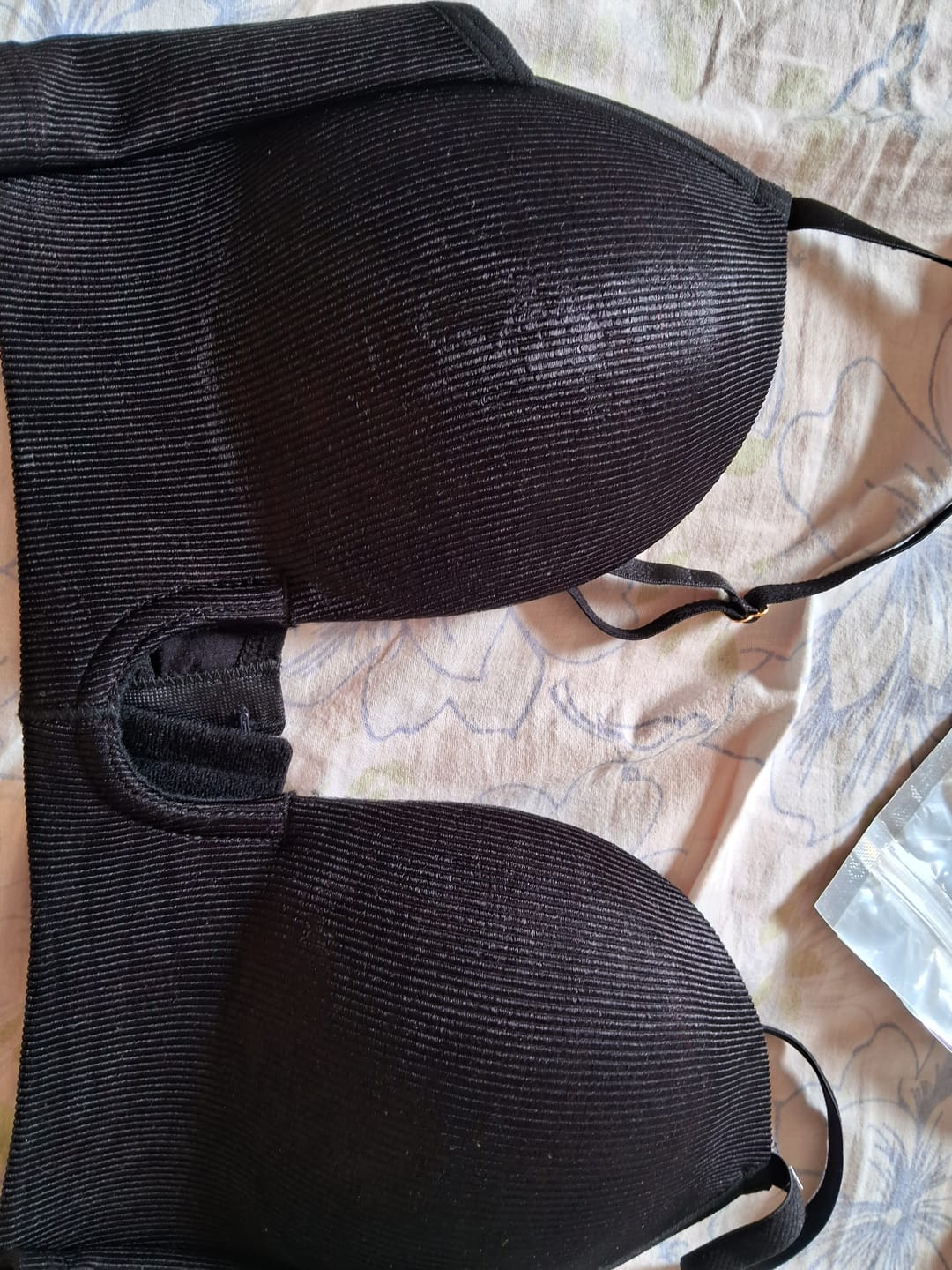 Customer photo review of Sutiã Decote Profundo - Preto 4759