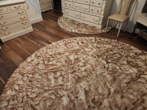 Customer photo review of Faux Fur Sheepskin Round Area Rug
