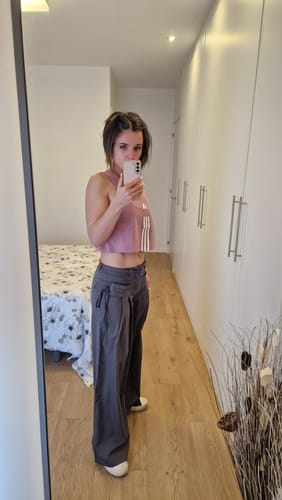 Customer photo review of Solid medium rise pleated baggy wide leg pant