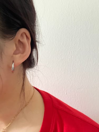 Customer photo review of Oliva Staple Essential Huggie Hoops