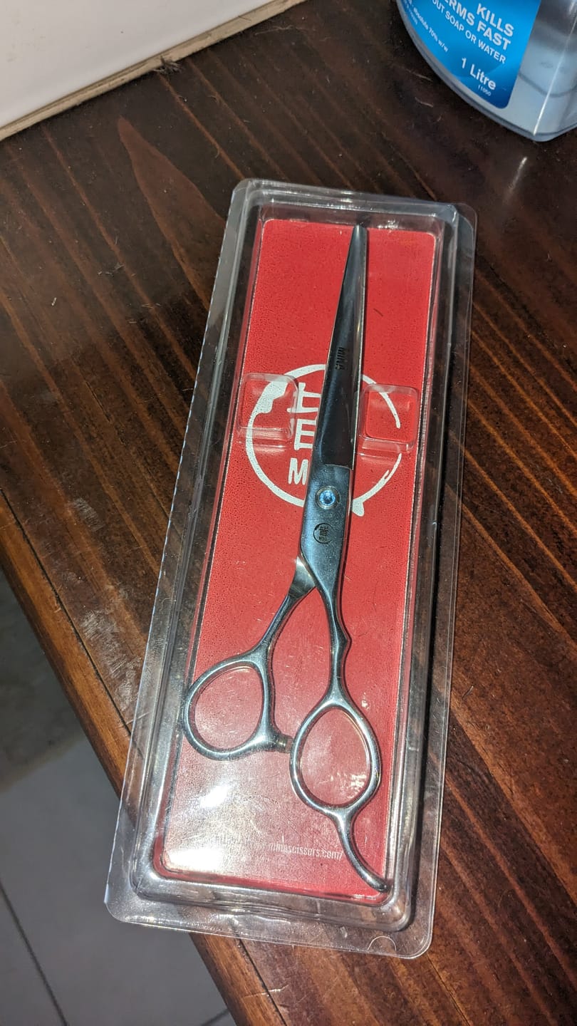 Customer photo review of Mina Umi Hair Cutting Scissor