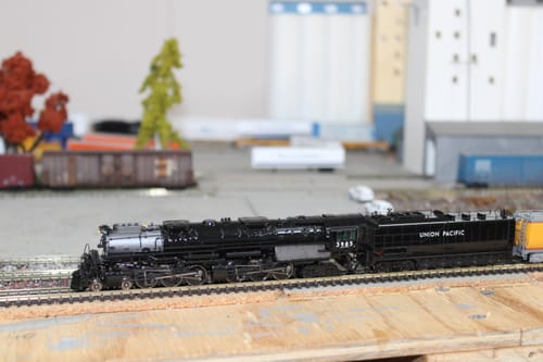 Customer photo review of Athearn ATH25541 N 4-6-6-4, UP #3985 Modern