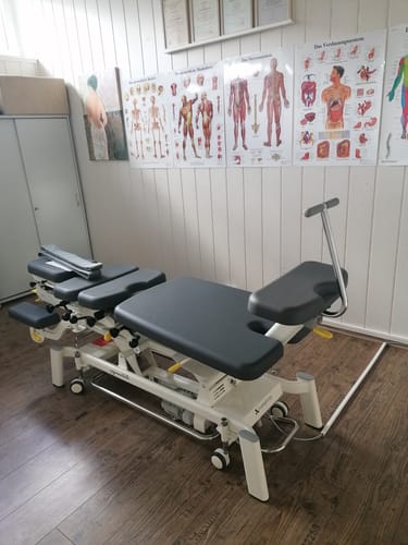 Customer photo review of Therapieliege Elektrisch für Physiotherapeuten und Chiropraktiker Upright Chiro Z7