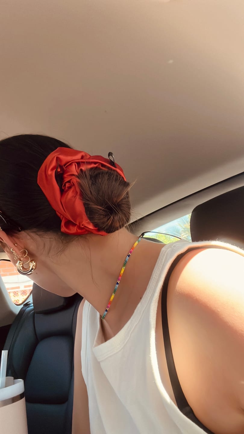Customer photo review of Scrunchies Medianas - Satin