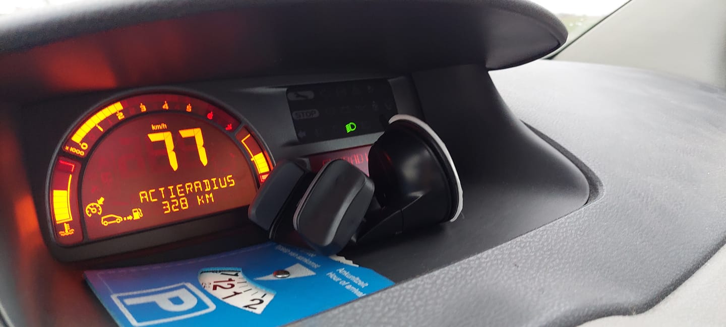 Customer photo review of Wegman Telefoonhouder Met Zuignap - Dashboard en autoruit
