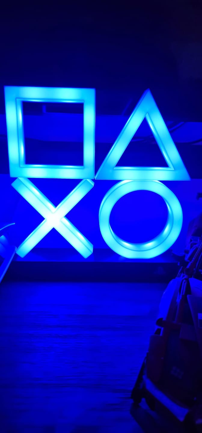 Customer photo review of PlayStation Icons Light PS5 XL