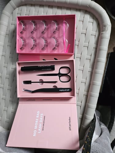 Customer photo review of And so it begins - Starter Set (mit schwarzem Wimpernkleber)