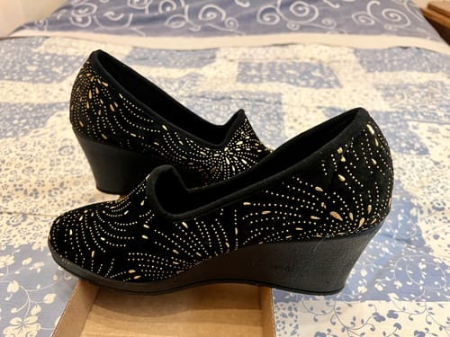 Customer photo review of Zapatilla aterciopelada cuña alta Salemera