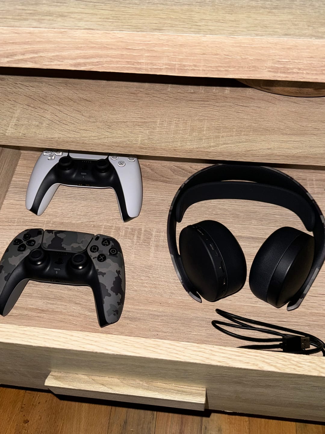 Customer photo review of PlayStation 5 (PS5) DualSense Wireless Controller - Grey Camouflage