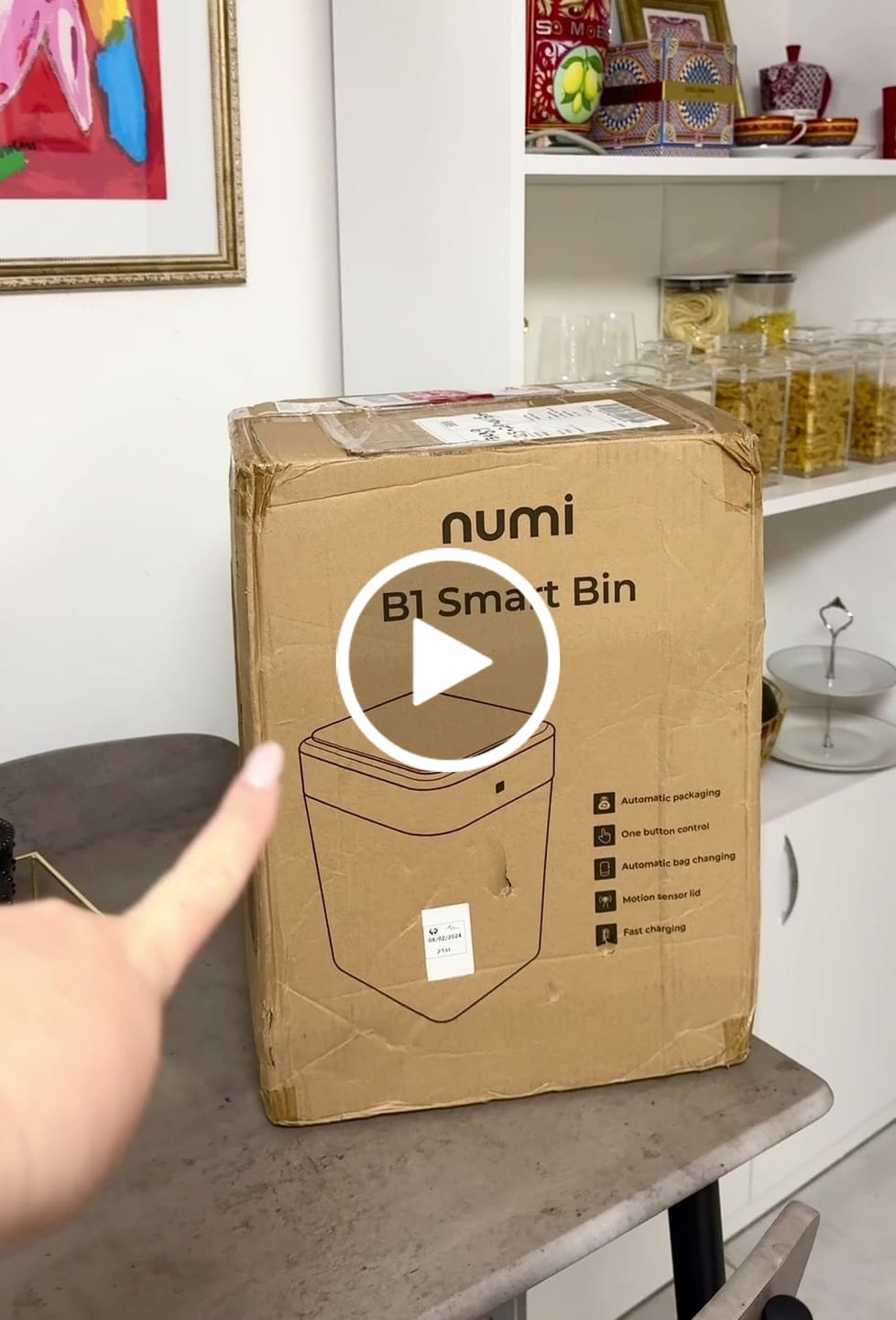 Customer video review of Numi B1 Self-Sealing Self-Changing Smart Bin